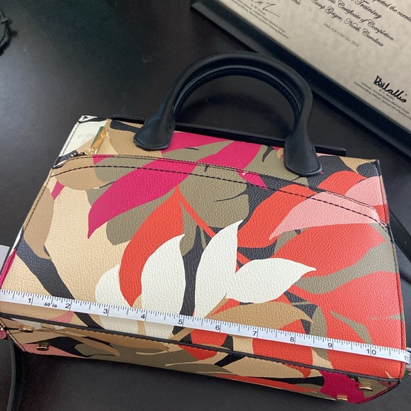 Floral “Dr.’s Bag” with black handles, long adjustable strap w/pockets in & out! - Picture 9 of 11